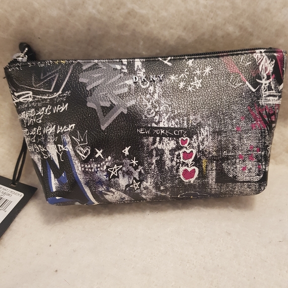 DKNY New York graffiti pouch bag NWT - Picture 9 of 12